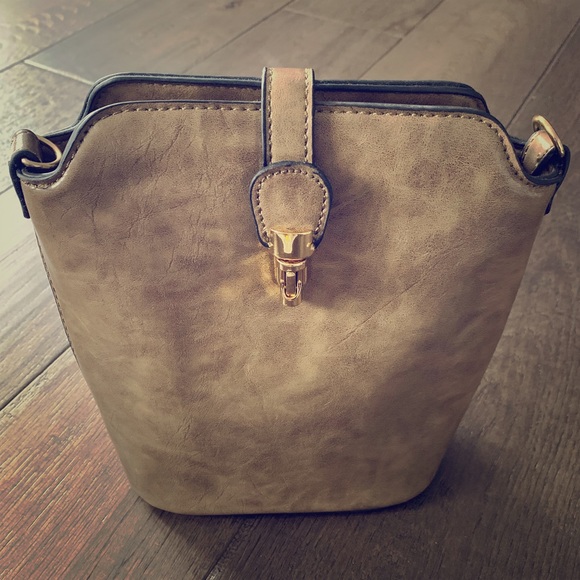 London Fashion Crossbody Bag - Picture 1 of 6